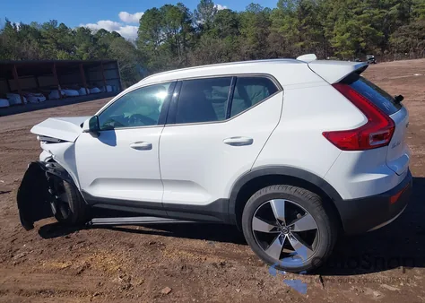 2020 Volvo Xc40 T5 Momentum z USA, uszkodzony, nr VIN YV4162UKXL2187831